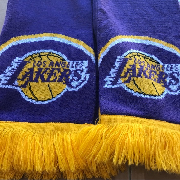 (2) LA Lakers scarves - Picture 4 of 4